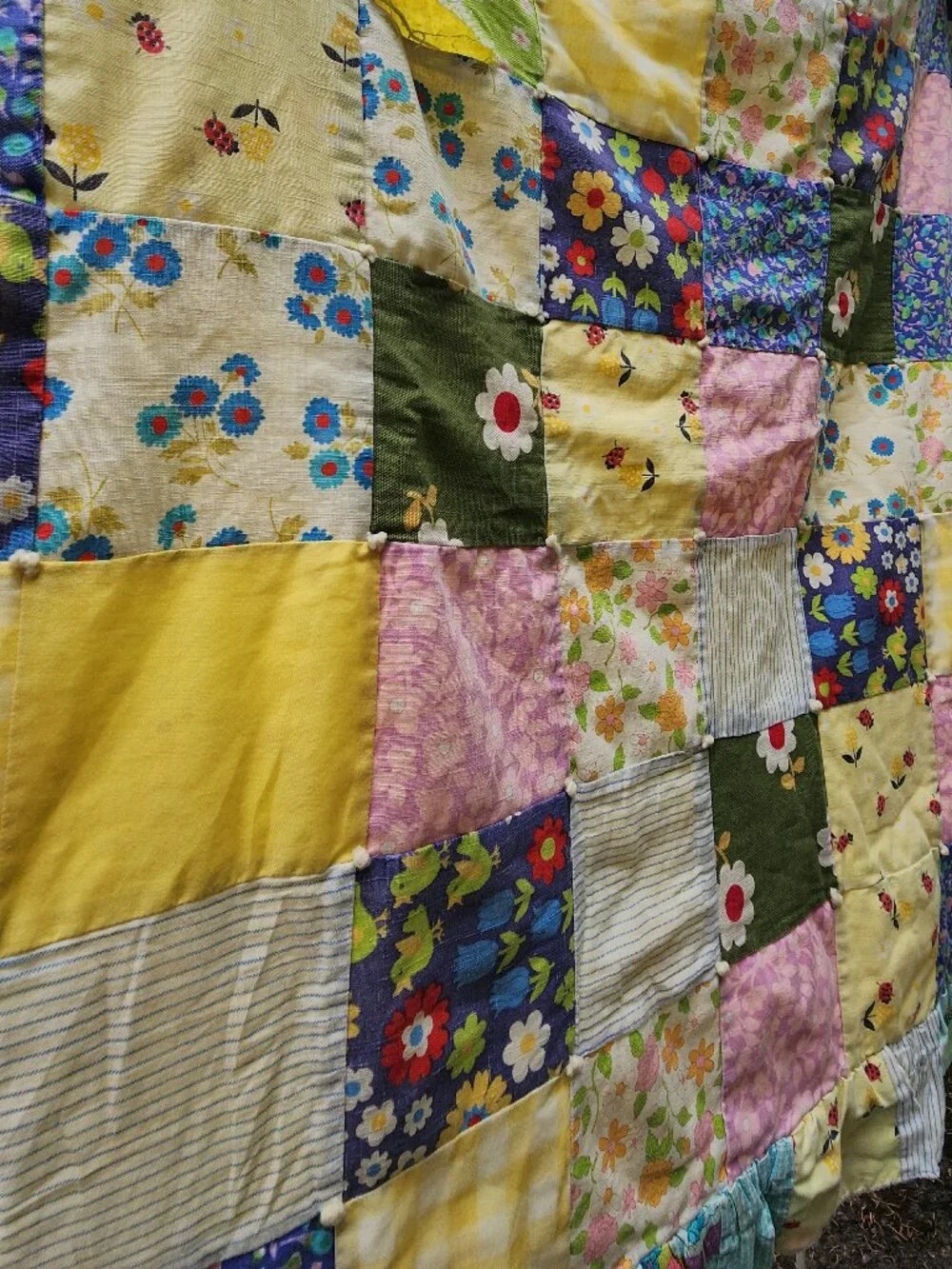 Vintage 1970s baby blanket quilt homemade by my Granny Hazel W 🌼 🌸 Antique